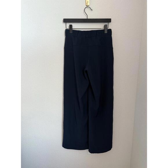 Lululemon On The Fly Pant Wide Leg 31" True Navy Athleisure Casual Pants Sz 4 - Picture 6 of 8